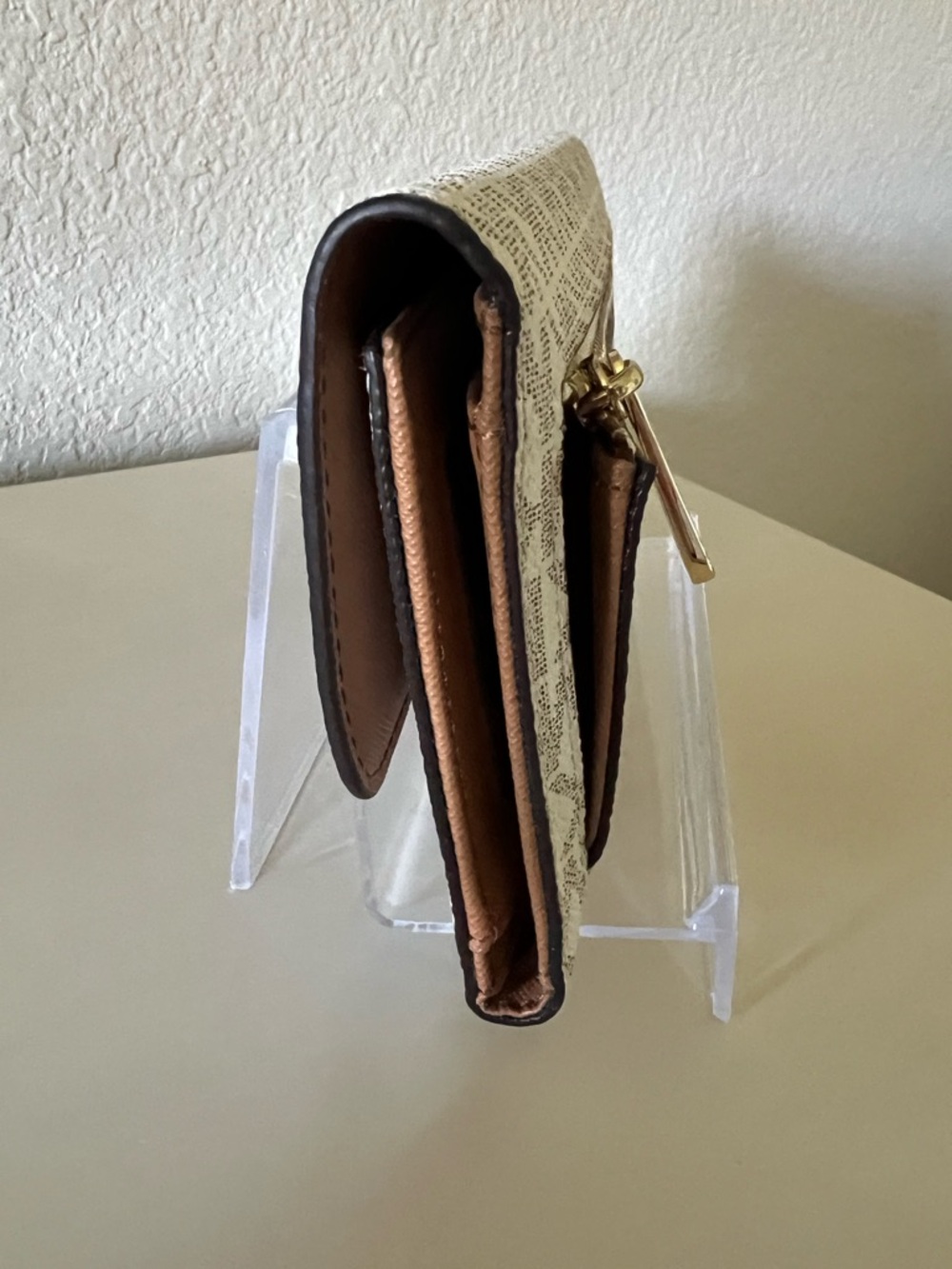 Michael Kors White Signature Continental Wallet - Picture 4 of 6